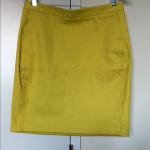 Banana Republic skirt with scalloped detail
